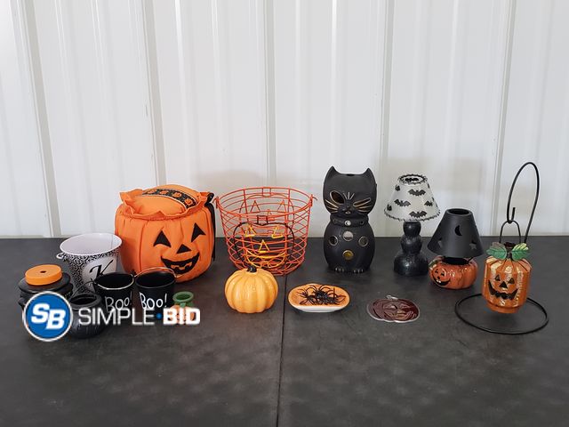 Lot 58-66482 - Lot of Fall (pumpkin decor) Various items - in good condition