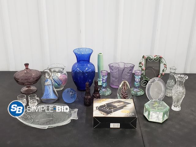 Lot 58-67529 - Large Lot of Decor Glassware and Keepsakes - Appears to be Vintage