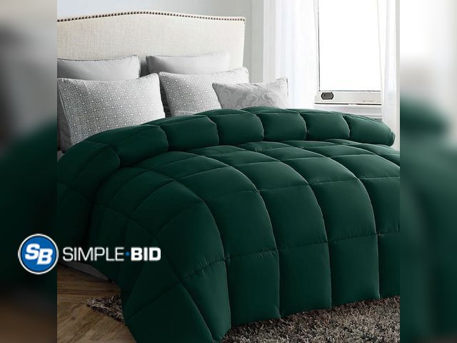 Lot 58-58577 - New JUSTLET Luxury Solid Down Alternative Machine Washable Green Comforters, Queen