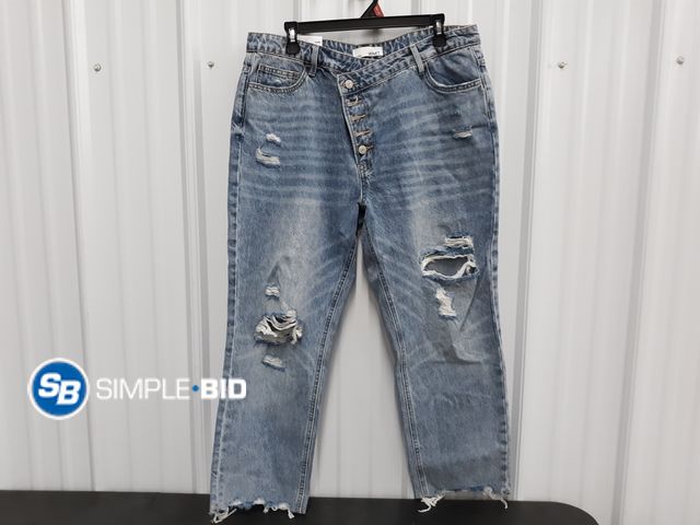 Lot 58-77813 - New Women's Vervet Kassie Boyfriend jeans (with holes on purpose, Buttons) - SIZE 32