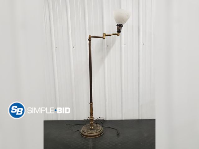Lot 58-73614 - Floor Lamp