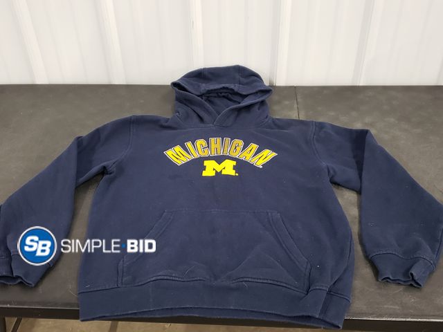 Lot 58-50969 - U of M  Youth Sweatshirt - Size XL - Light use