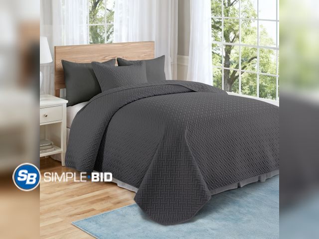 Lot 58-38233 - New VCCOEM Quilt Set Full/Queen Size Lightweight Bedspreads, All Season Coverlet, 3 Piece (1 Quilt, ...