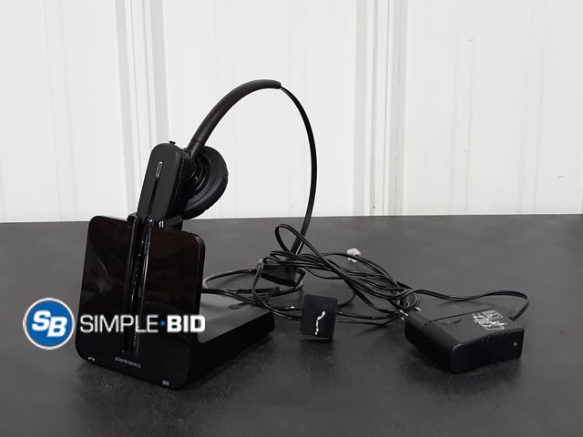 Lot 58-27627 - Plantronics Mic Headset with Charge Base