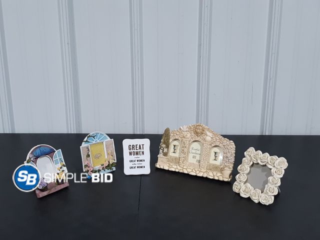 Lot 58-31935 - Lot of Decorative Small Frames