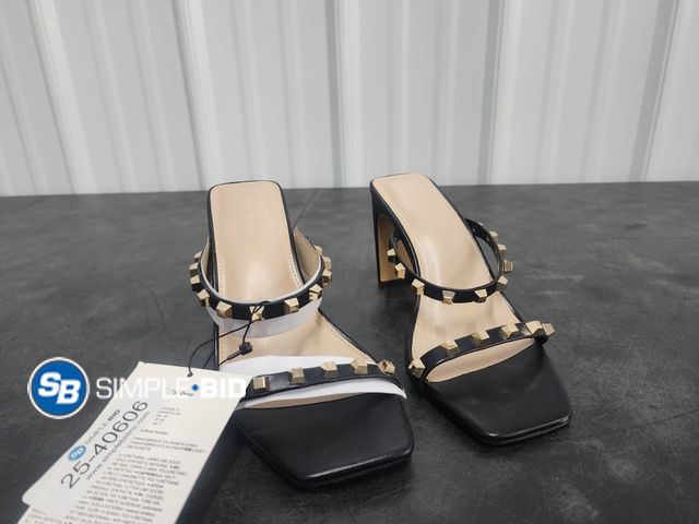 Lot 58-40606 - New The Drop Women's Avery Black Studded Shoes - SIZE 9