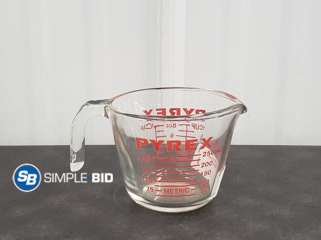 Lot 58-83528 - Pyrex Measuring Cup