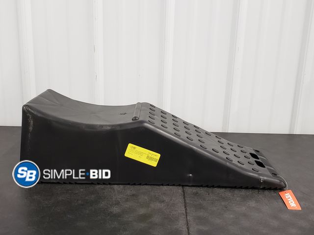 Lot 58-58515 - New VEVOR Vehicle Ramp, Single Unit Auto Service Ramp, 20000 lbs/9 ton Load Limit, 5.5" Elevation Au...