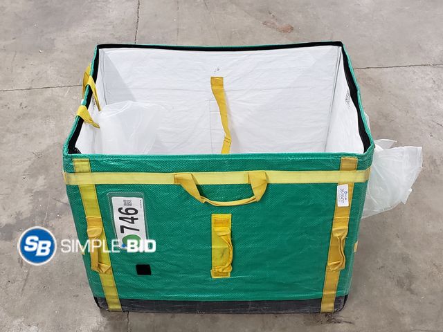 Lot 58-50437 - Large Insulated Trunk Tote - used but in good conditon