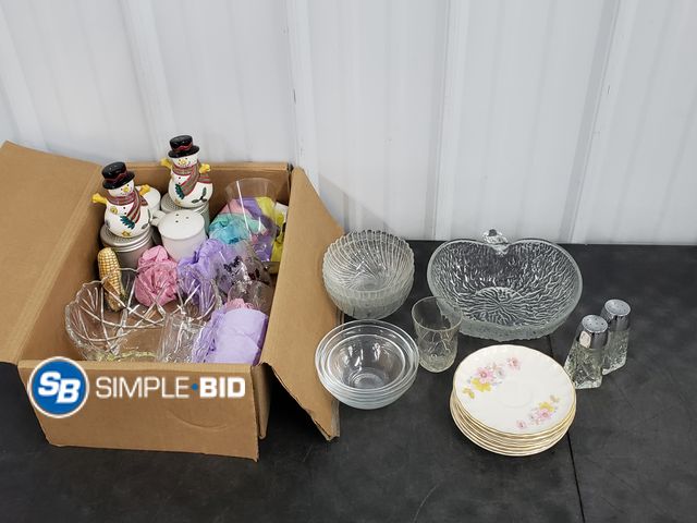 Lot 58-84135 - BOX of Vintage Candy Dishes, Glassware, and much more