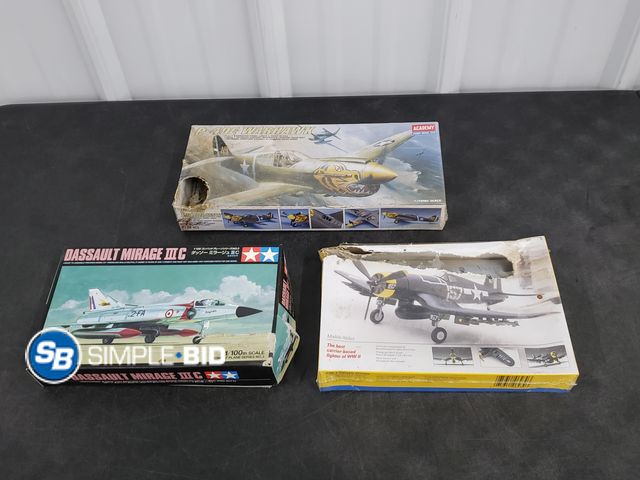 Lot 58-50089 - Lot of (3) Plastic Model Air Planes