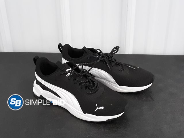 Lot 58-40487 - Puma Black &amp; White Tennis Shoes - Size 10 - Light use