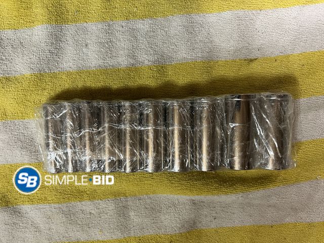 Lot 58-38736 - Husky SAE Deep Well Socket set life time warranty
13/16-5/16