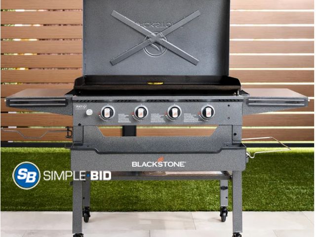 Lot 58-67358 - Blackstone 36” Omnivore Griddle with Hinged Hood
