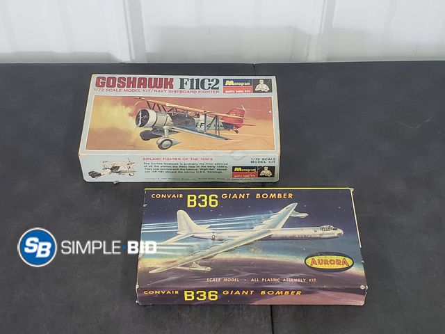 Lot 58-68529 - Lot of (2) Airplane Models
