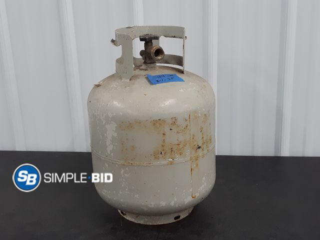Lot 58-29693 - FULL Propane Tank - Great for grill, Fire Table and More!!!