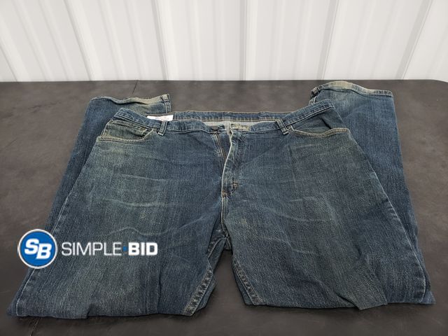 Lot 58-73655 - Levi Mens Jeans - Size 40 x 32 - Light use