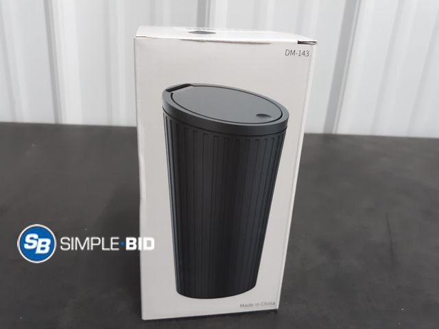 Lot 58-36869 - New Small Car Trash Can Bin with Lid,Mini Vehicle Leakproof Garbage Can, for Car Cup Holder and Side...
