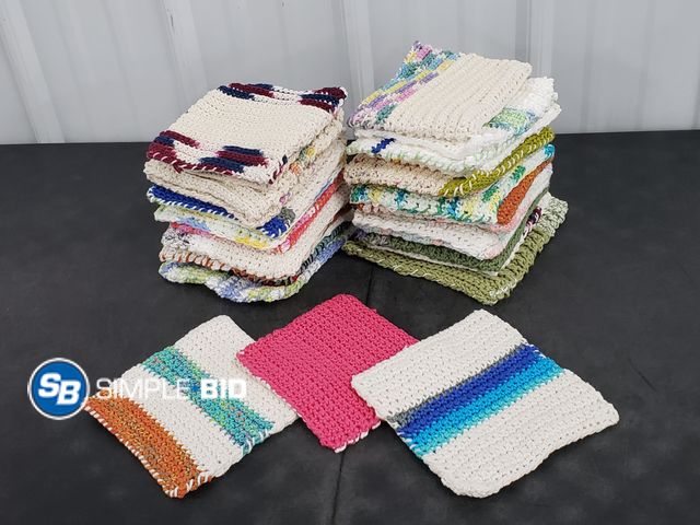 Lot 58-51019 - Lot of (30) Various Sized Pot Holders - Various Colors and Plain