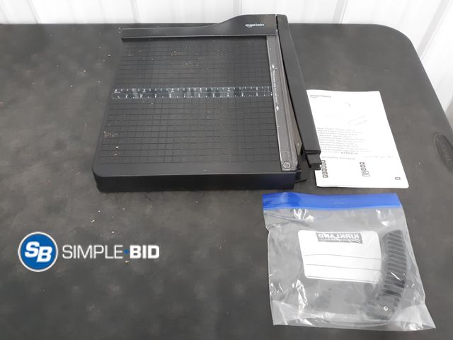Lot 58-77969 - Amazon Basics Paper Trimmer - 10 Sheet Capacity