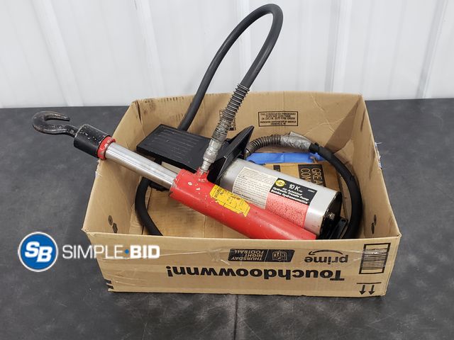 Lot 58-57640 - 10,000 PSI Air Power Hydraulic Pump with 20,000 Lbs Pull Ram