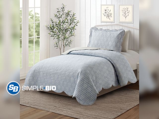 Lot 58-28422 - New Mainstays Gray Paisley 2-Piece Quilt Set, T/TXL
