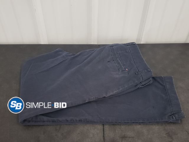 Lot 58-63294 - Tommy Hilfiger Navy Pants - Size 32x32 - Light use