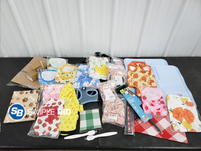 Lot 58-56419 - Lot of PET accessories including leashes, toys, and much more - unused