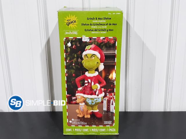 Lot 58-17859 - CHRISTMAS IN JULY! New The GRINCH and max Statue