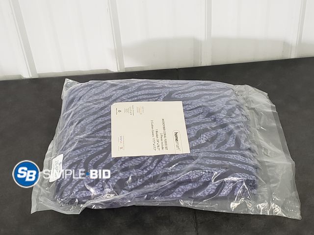 Lot 58-68544 - Home Smart Microfiber Coral Fleece Set - 1 Blanket and 2 Cushion Covers - New