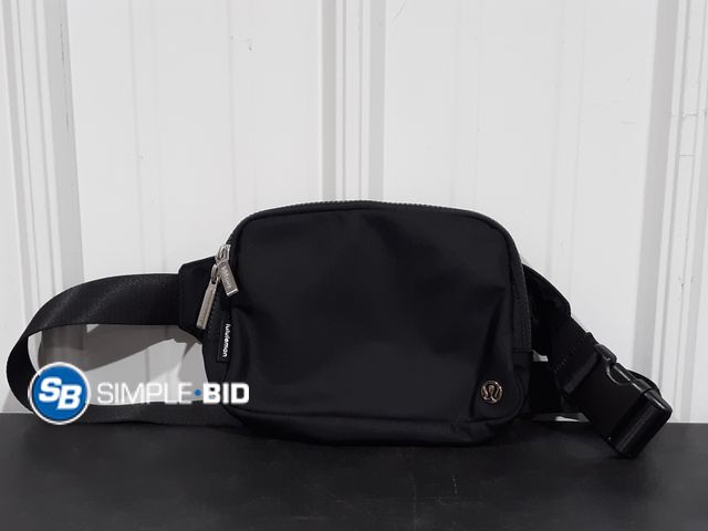 Lot 58-28502 - LULULEMON! Belt Bag - light use