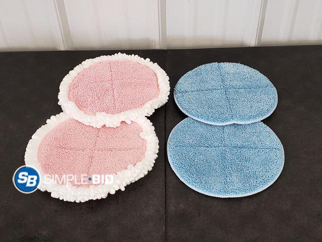 Lot 58-65992 - Lot of (4) Round 8" Mop Heads (2) of Each Color