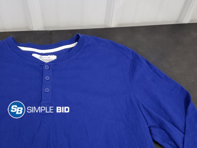 Lot 58-50980 - Chaps henley Style Shirt - Size XL - Light Use