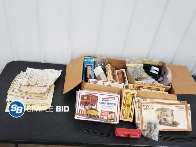 Lot 58-67704 - Vintage Life-LIke Deluxe Railroad Empire Train system -- Item No. 8954, with lots of accessories