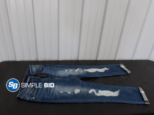 Lot 58-54519 - New Women's RISEN Cuffed Jeans - SIZE 1XL