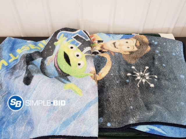 Lot 58-65485 - Lot of (4) Large Fleece Blankets -- Michigan State, Toy Story, and Leopard Style - used but in good ...
