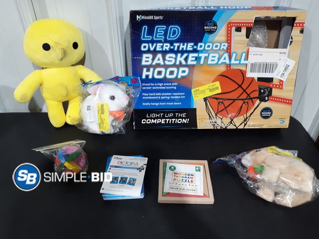 Lot 58-21618 - TOYS! Lot of Kid's New toys Variety of kinds including fidget toys, games and more