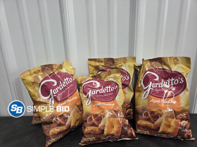 Lot 58-72471 - Lot of (6) GARDETTOS aged Cheddar Snack Mix -- 8.6 oz bag - unopened - expired
