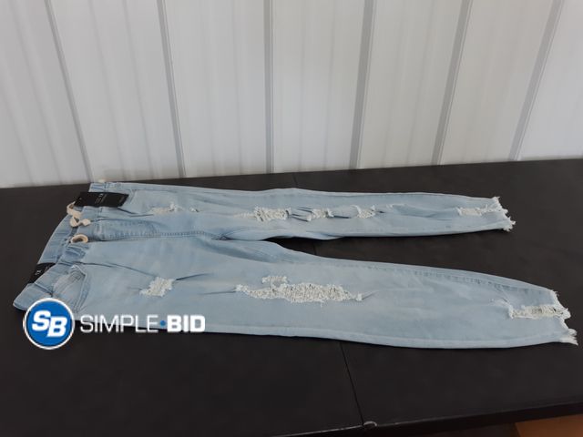 Lot 58-71524 - New Women's American Bazi Pull on light blue Jeans - SIZE 1XL