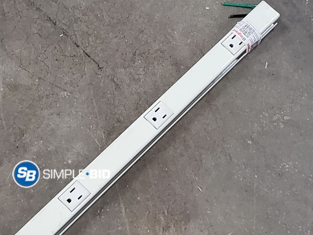 Lot 58-56607 - Legrand 10 Plug Strip