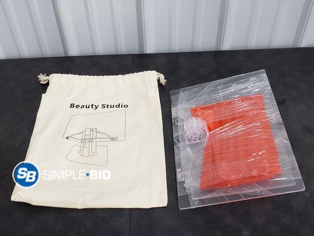 Lot 58-39405 - Compact Beauty Studio