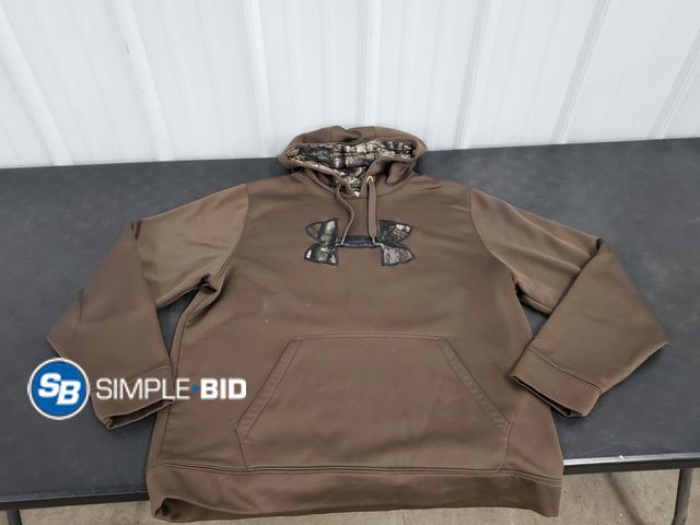 Lot 58-77315 - MEN'S Hooded Camo Under Armour Sweatshirt - SIZE XL - used but in good condition