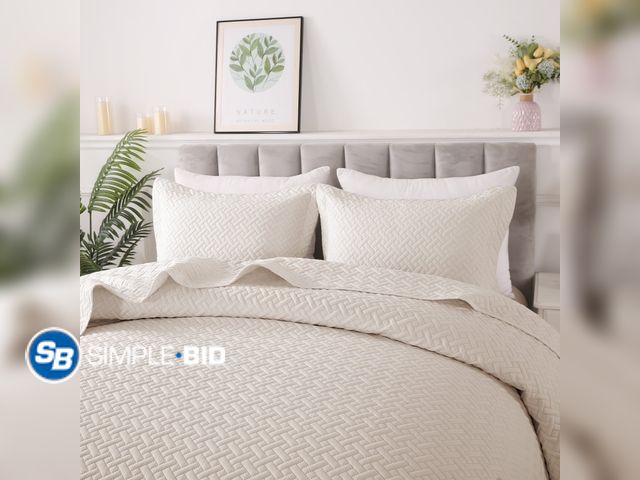 Lot 58-57992 - New JUSTLET 3-Piece Cream Quilt Bedding Sets, King