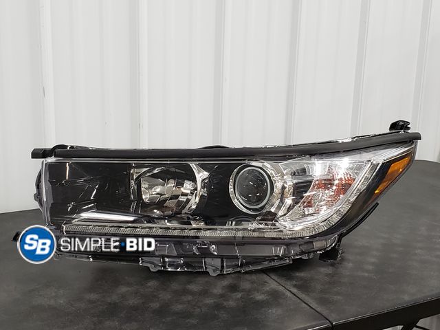Lot 58-50293 - Replacement Headlight for Unknown Vehicle