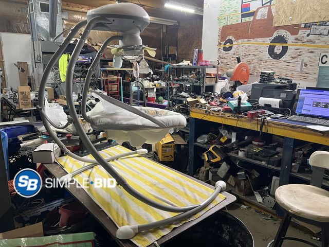 Lot 58-60722 - FisherPrice Dual Motion Baby Swing with Music - Dirty/Spots - no Plug