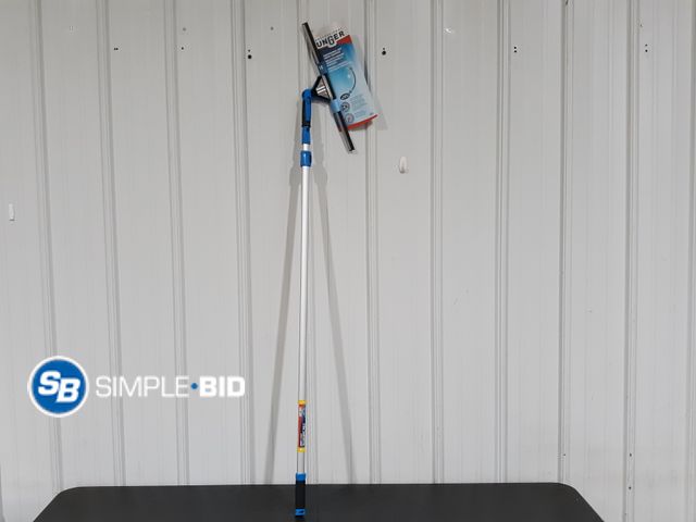 Lot 58-29391 - Professional Unger - Grip Swivel Squeegee With Adjustable Extendable Pole