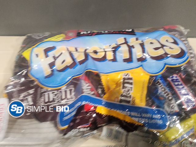 Lot 58-30493 - CANDY! Kirkland Favorites Chocolate - Milky way, Snicker, Kit Kat, Butterfinger and more - individua...