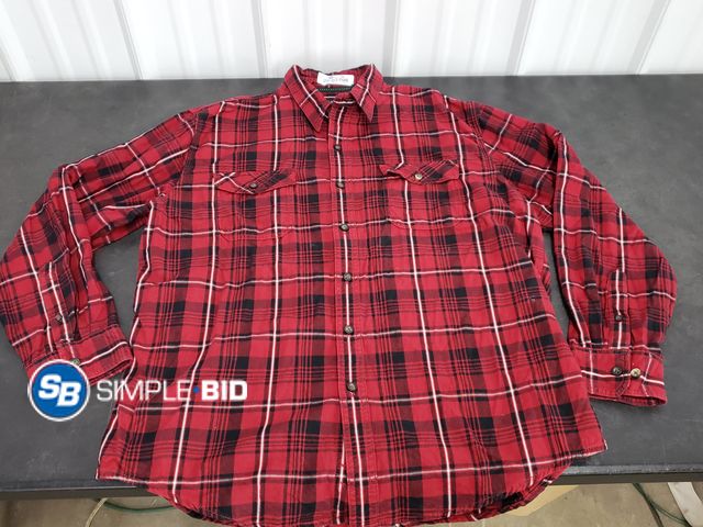 Lot 58-67798 - MEN'S G.H. Bass and Co. Button Down Shirt - SIZE XL - very light use - in good condition