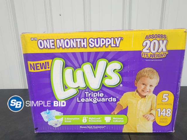 Lot 58-27332 - DIAPERS! New Luvs - SIZE 5 diapers - 148 in package