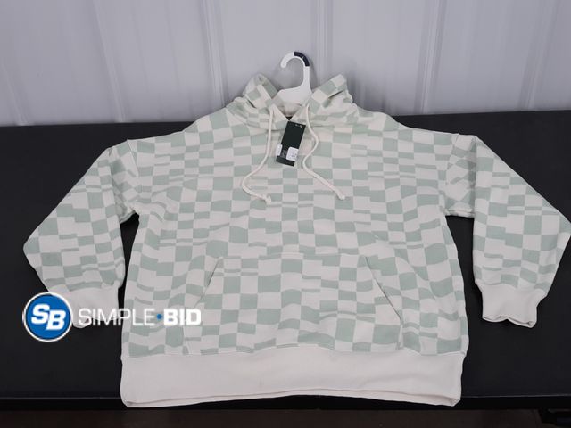 Lot 58-33530 - New Women's Adult Checkered Hoodie - SIZE L